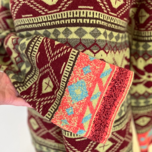 Tribal Pattern Soft Sweater. - Picture 5 of 8